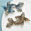 broche femme ondine en forme de poisson avec strass