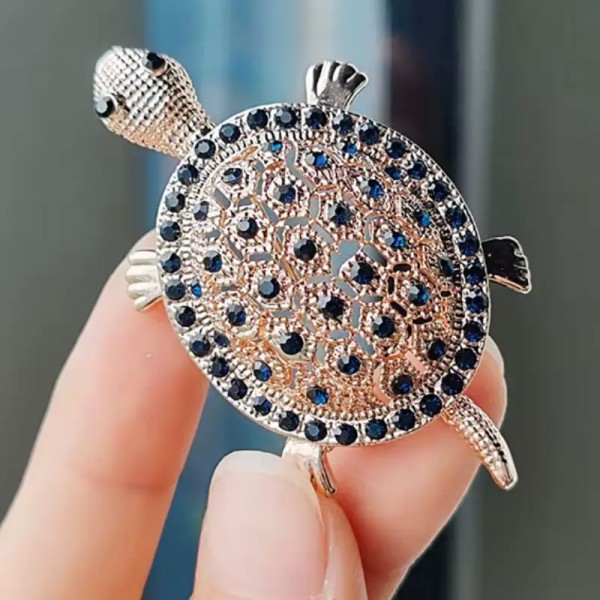 broche dorée crush en forme de tortue