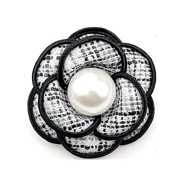 broche noire camélia soléa en tissu et perle