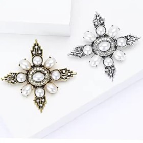 broche art déco calyx avec perles