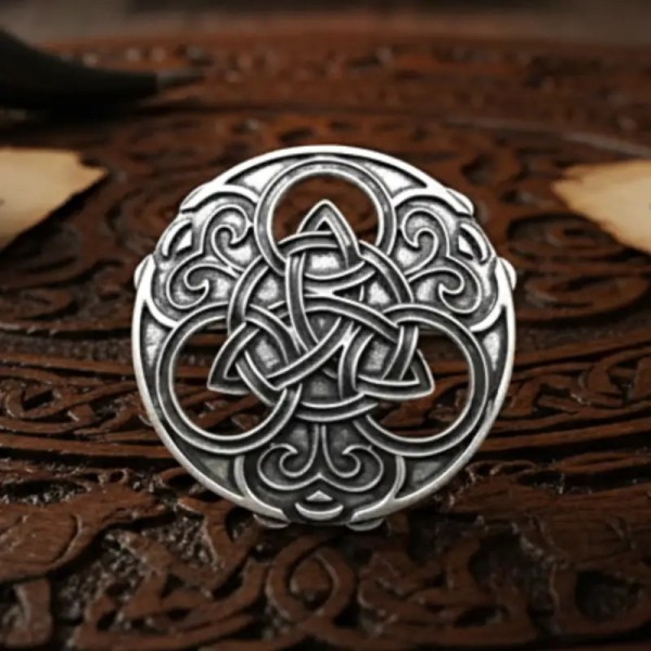 broche argentée awen style vintage esprit nordique