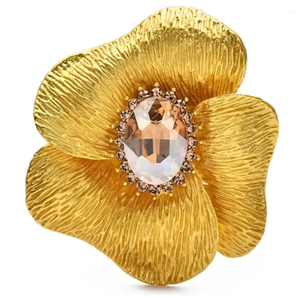 broche fleur goldfinger dorée