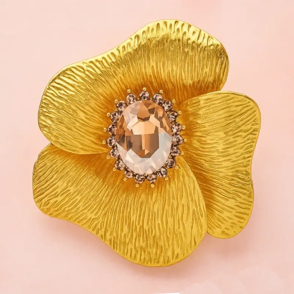 broche fleur dorée goldfinger pour mariage