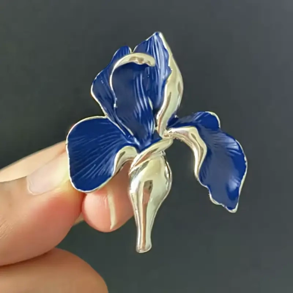 broche mariage fleur bleue cléo