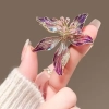Broche yuna en forme de fleur tropicale avec strass
