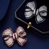 Accessoire mode tendance : bijou nœud scintillant idéal pour une tenue de soirée ou un smoking