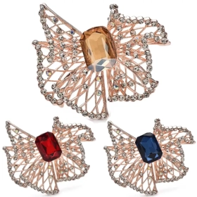 Broche femme forme nœud ajouré avec gros cristal central modèle Aria