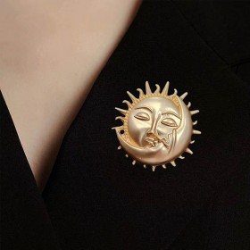 broche dorée soleil