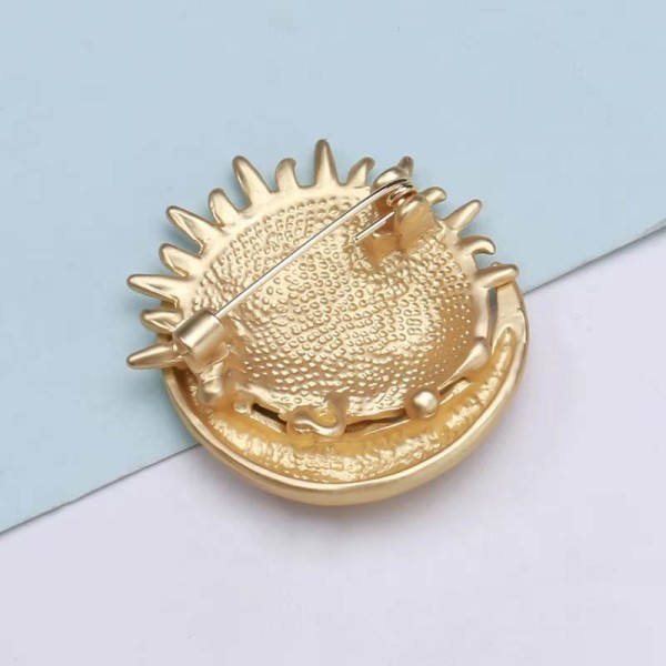 broche dorée épingle soleil