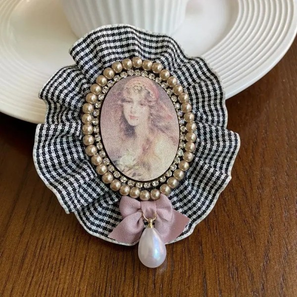 broche camée vintage théa – portrait femme avec volute en tissu