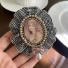 Broche camée vintage théa – portrait femme ancien