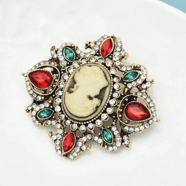 broche camée vintage vesperis – portrait femme beige avec strass