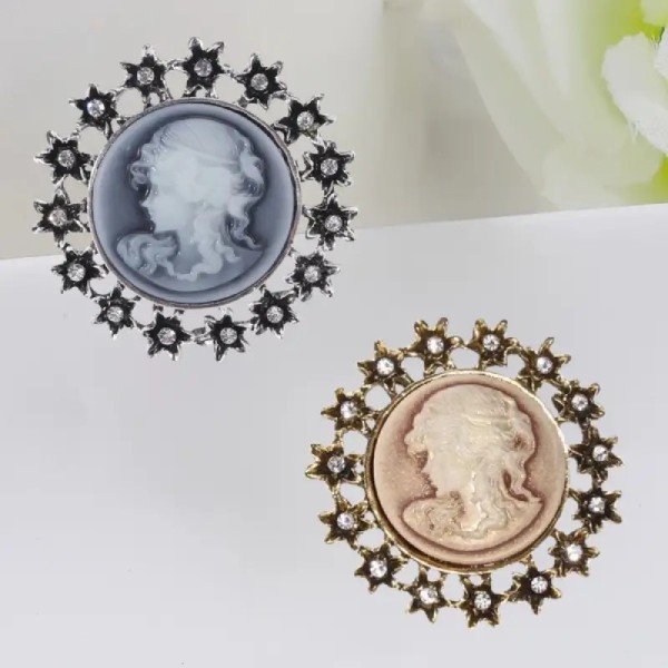 broche camée vintage Stella – portrait femme rond étoile
