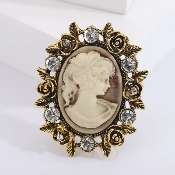 broche vêtement rosa pour femme style fleurs