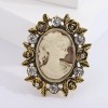 broche vêtement rosa pour femme style fleurs