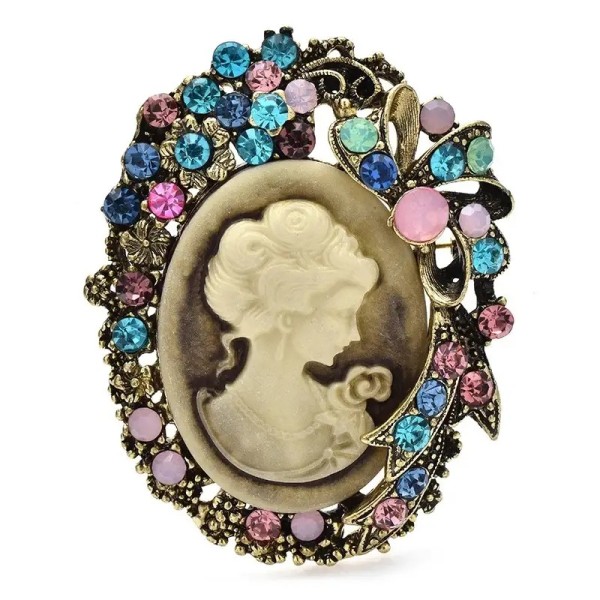 broche camée Thalia, style floral et rétro