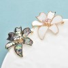 broche fleur de lys coralis en nacre de coquillage