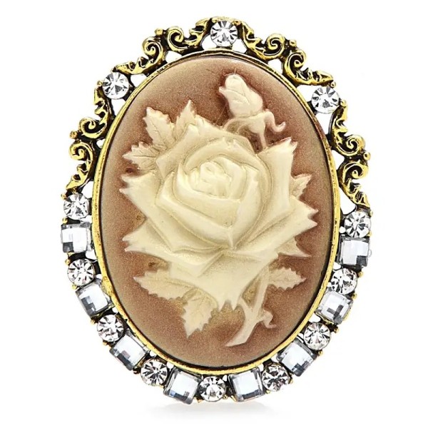 broche en forme de camée avec rose aelwen